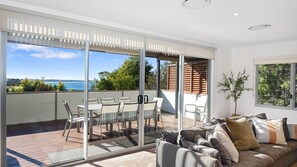 TV - Aurora - A Luxurious Family Getaway (Mollymook Beach)