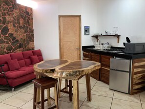 Fridge, microwave, stovetop, coffee/tea maker - PALMAS DE CHAHUE F (344 SF) (Crucecita)