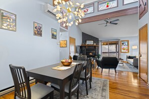 Dining - Incredible Views+Luxury Hot tub+Amazing Game Room! (maggie valley)