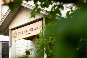 Exterior detail - Heritage Location in Heart of Revelstoke (Revelstoke)