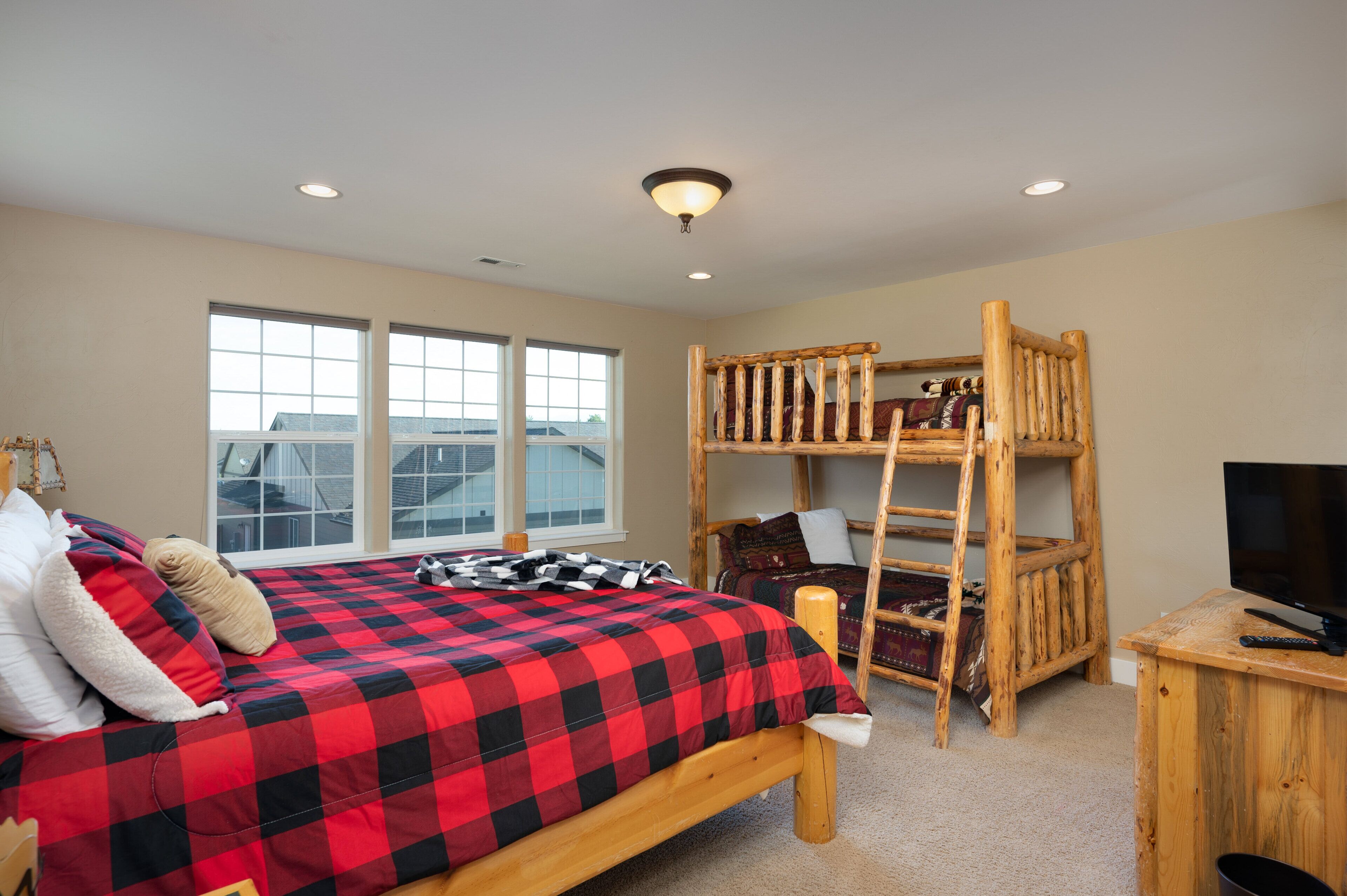 3 bedrooms, iron/ironing board, travel cot, free WiFi