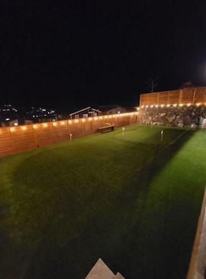 Property grounds - Putting Green Paradise: Two- Bedroom Suite (Langford)