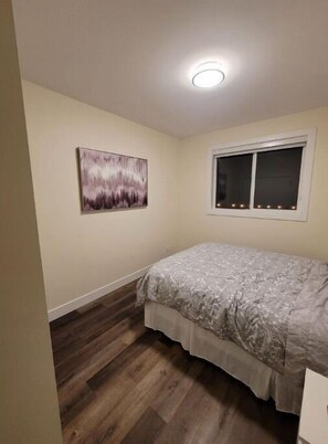 2 chambres, fer et planche à repasser, Wi-Fi, draps fournis