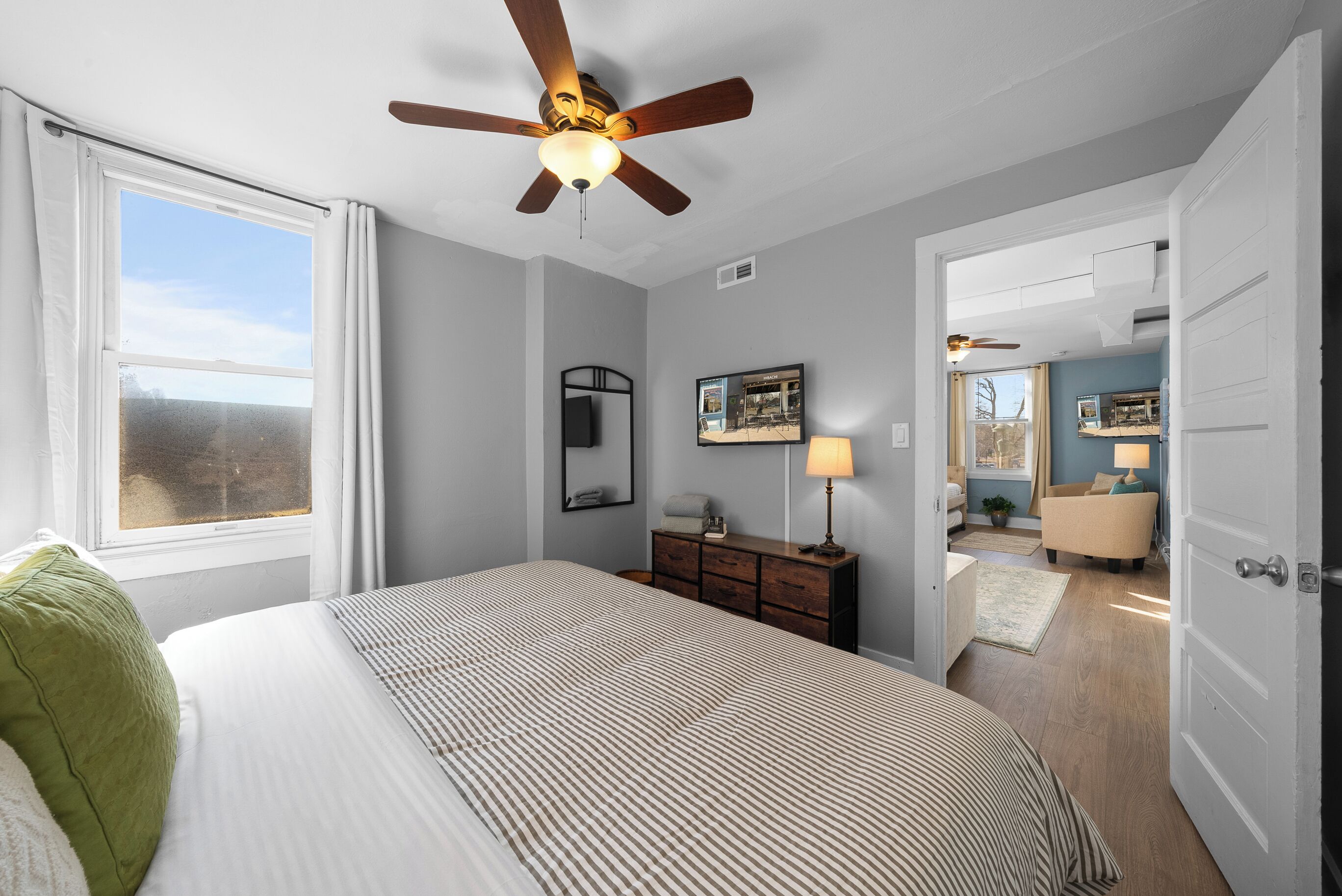 2 quartos, ferros/tábuas de passar roupa, Wi-Fi, roupa de cama