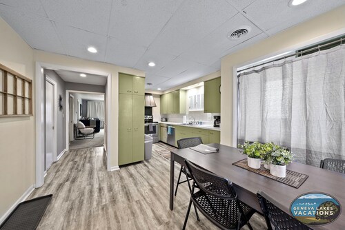 Broad Street Suite 3|Parking for 3 Vehicles |Walkable |Boho Inspired |Full Kitchen |Huge Living Room