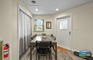 Meeting facility - Broad Street Suite 3|Parking for 3 Vehicles |Walkable |Boho Inspired |Full Kitchen |Huge Living Room (Lake Geneva)