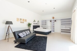 4 slaapkamers, een bureau, een strijkplank/strijkijzer, gratis wifi