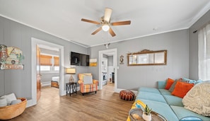 2 bedrooms, WiFi, bed sheets - Quick Trip Getaway |Fun Southwestern Vibe |Enclosed Porch |Walkable to Downtown Lake Geneva |Parking (Lake Geneva)