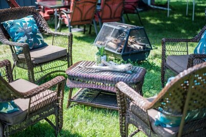 Geneva Beach House Como Suite |Easy Half Mile Walk to the Lake |Shared Backyard |Parking