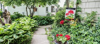 Lost Oak on Center |Upper Level Apartment in Historic Home |Downtown Lake Geneva |On-Site Parking