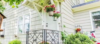 Lost Oak on Center |Upper Level Apartment in Historic Home |Downtown Lake Geneva |On-Site Parking