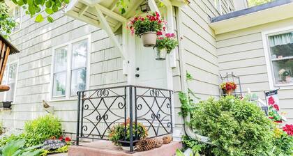 Lost Oak on Center |Upper Level Apartment in Historic Home |Downtown Lake Geneva |On-Site Parking