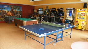 公寓式客房 (Enjoy a Ski Vacation at Pollard Brook) | 游戏室