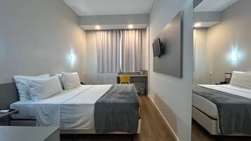 Phòng đôi Tiêu chuẩn | Minibar, khu vực làm việc phù hợp cho laptop