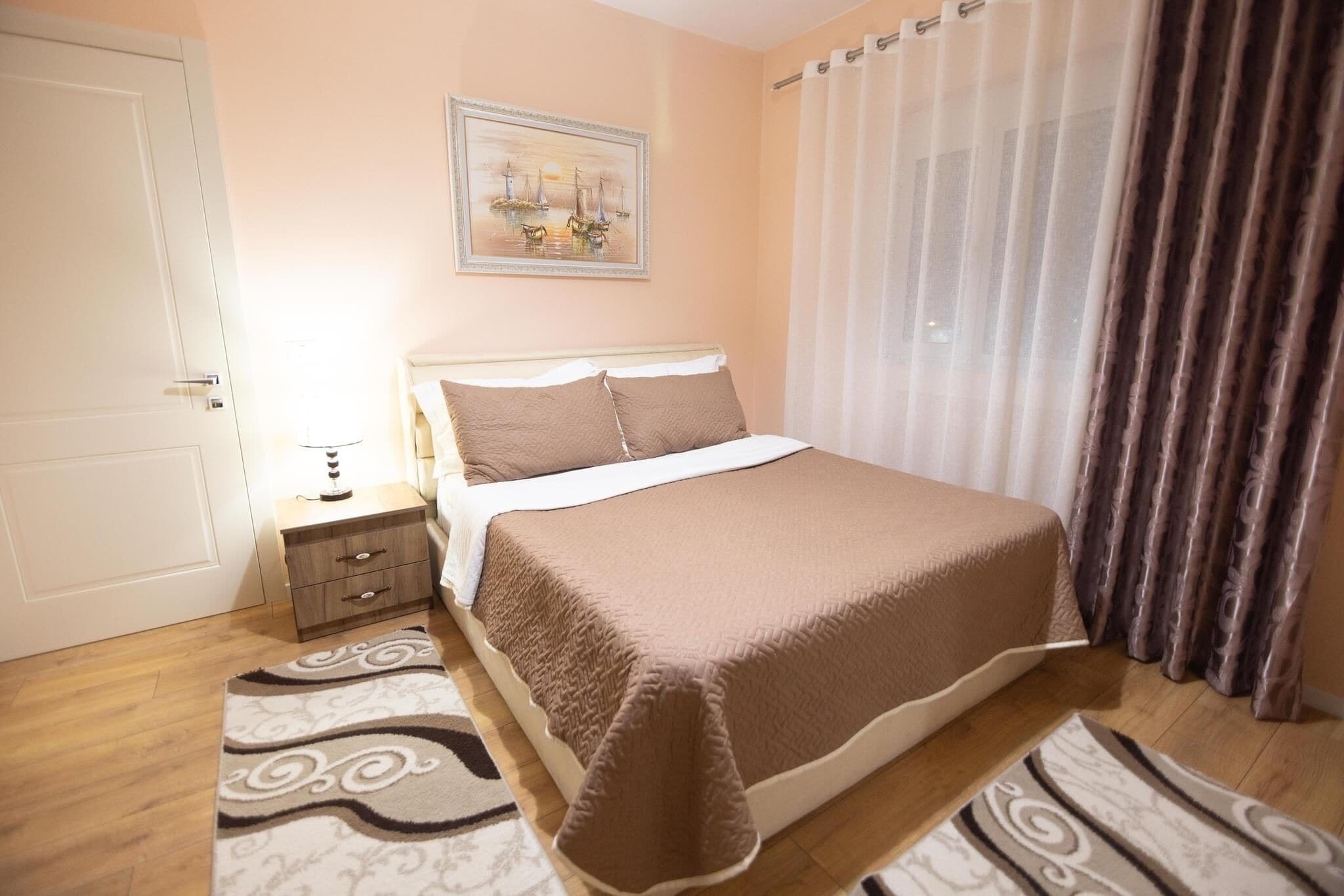2 bedrooms, in-room safe, iron/ironing board, free WiFi