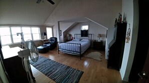 2 chambres, bureau, lit de bébé portatif, literie fournie