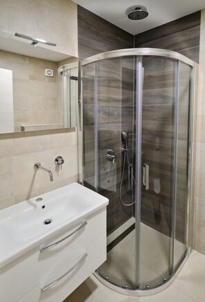 Shower, towels