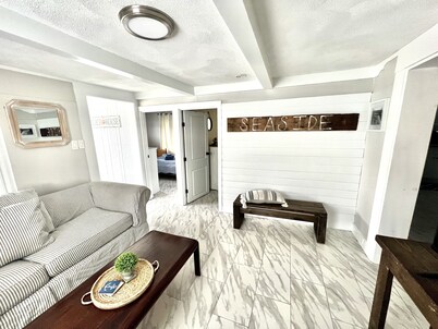 3 Bedroom Condo steps from Hampton beach and boardwalk!