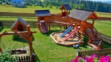 Children’s play area – outdoor