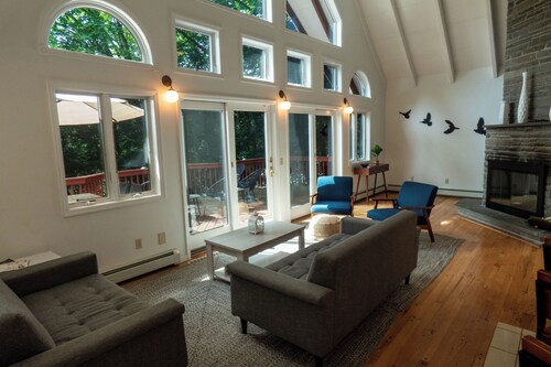 Catskills Lakefront Escape with Hot Tub