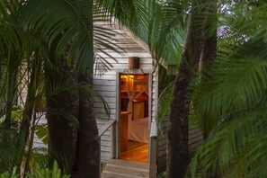 Property grounds - Jungle Treehouse w/ Daily Breakfast, WiFi + Views (Cobano)