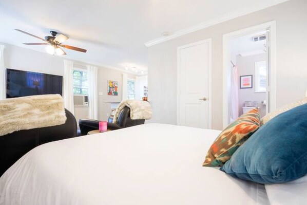 1 bedroom, desk, iron/ironing board, free WiFi