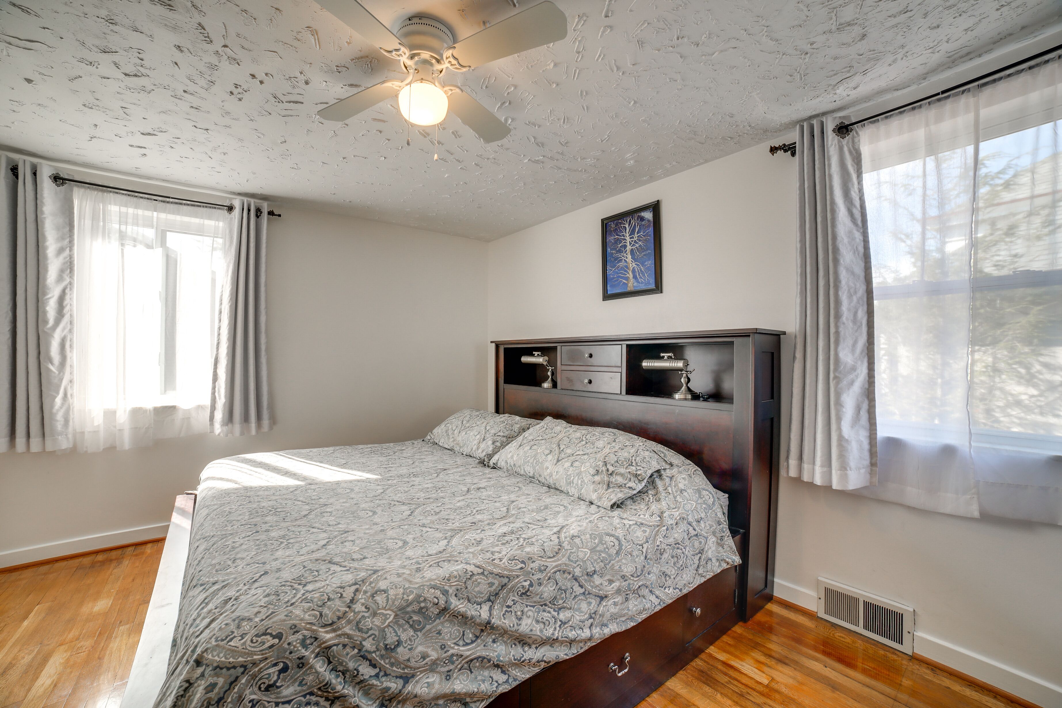 4 bedrooms, iron/ironing board, travel crib, internet