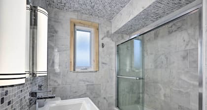 6 Mi to Dtwn: Pittsburgh Townhome w/ Porch