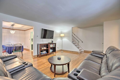 6 Mi to Dtwn: Pittsburgh Townhome w/ Porch