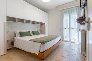 2 bedrooms, iron/ironing board