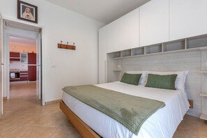 2 Schlafzimmer, Bügeleisen/Bügelbrett