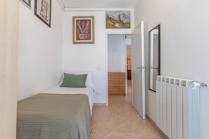 2 bedrooms, iron/ironing board