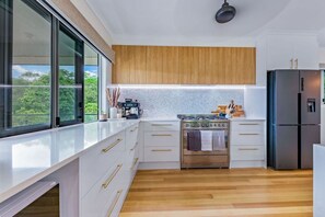 Microwave, dishwasher