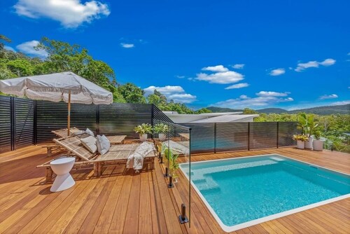 Modern four bedroom, 2 bathroom home with swimming pool plus extra...