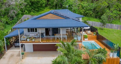 Modern four bedroom, 2 bathroom home with swimming pool plus extra...