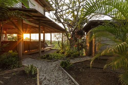 3BR Ocean View Villa w/ Pool + Included Breakfast