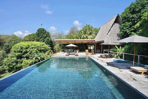 3BR Ocean View Villa w/ Pool + Included Breakfast
