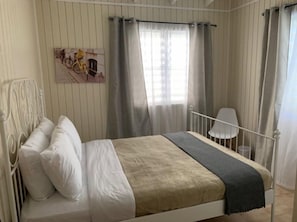 Casa família | 3 quartos, ferros/tábuas de passar roupa, Wi-Fi de cortesia