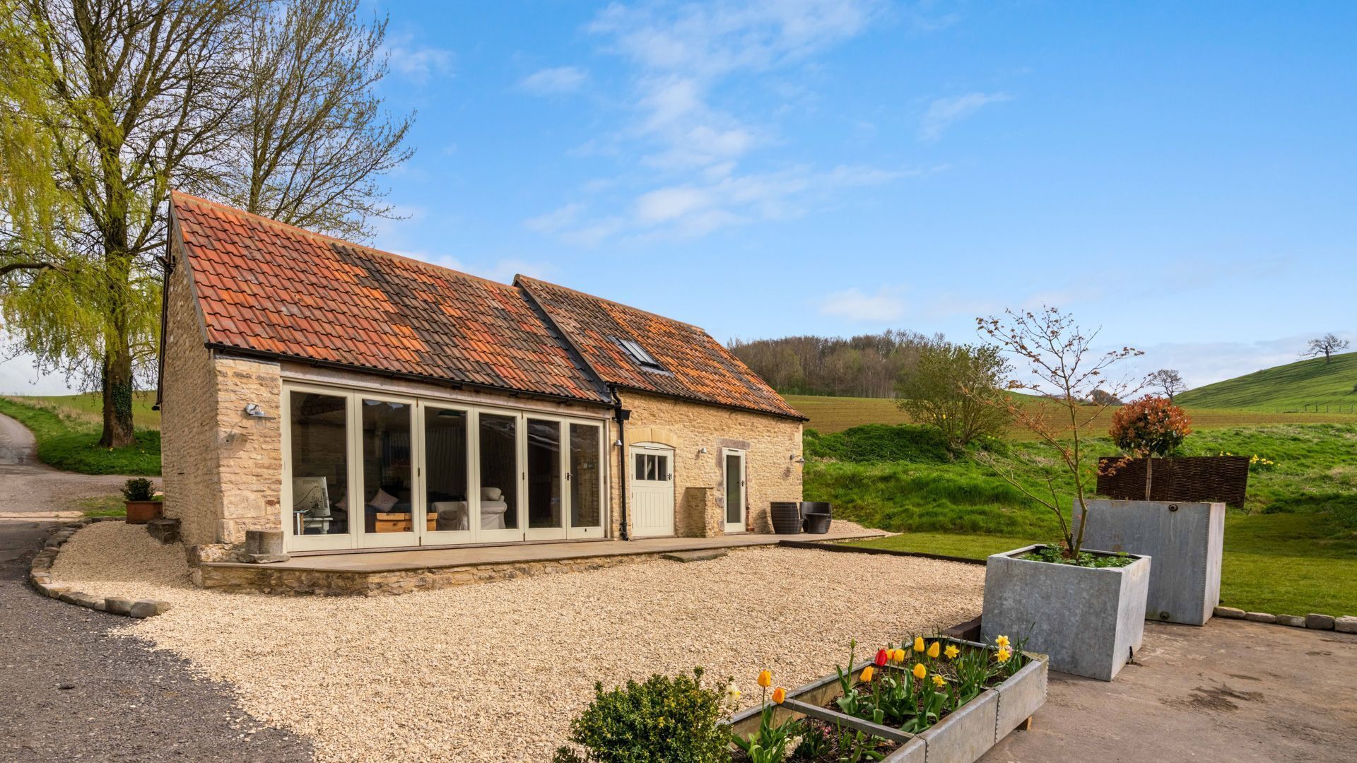 Bull Pen - sleeps 2 guests  in 1 bedroom