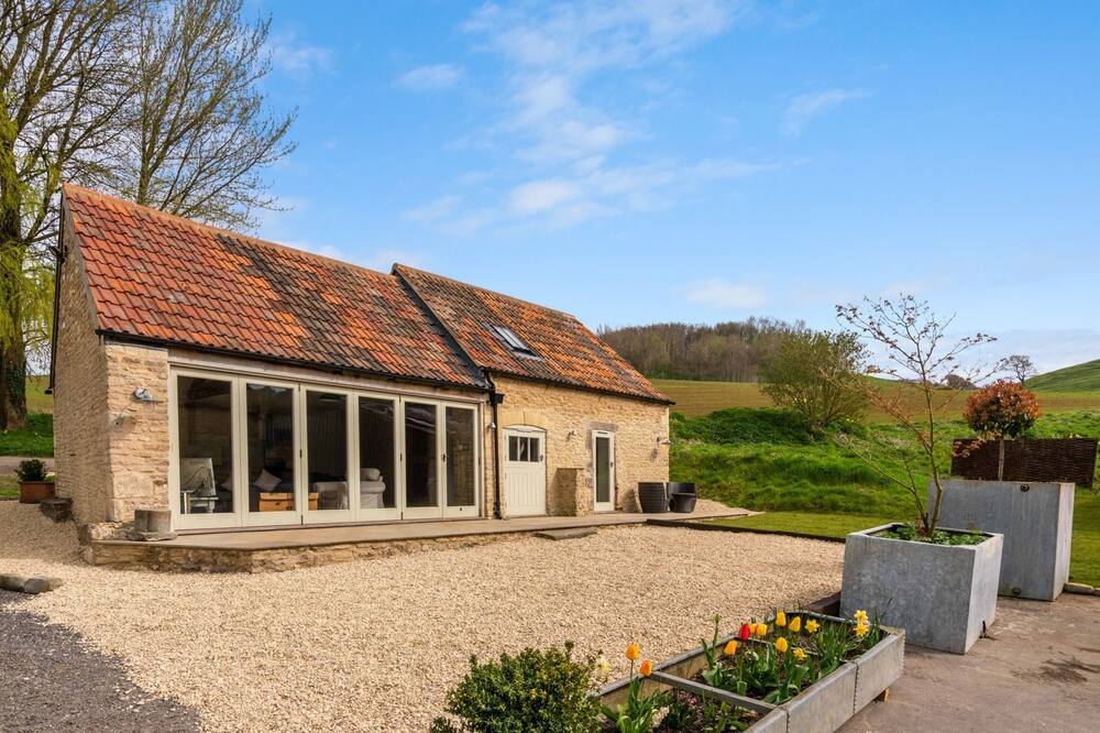Bull Pen - sleeps 2 guests in 1 bedroom