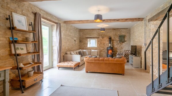 TV, fireplace, stereo