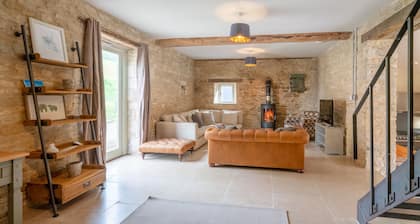 Middle Barn - sleeps 6 guests in 3 bedrooms