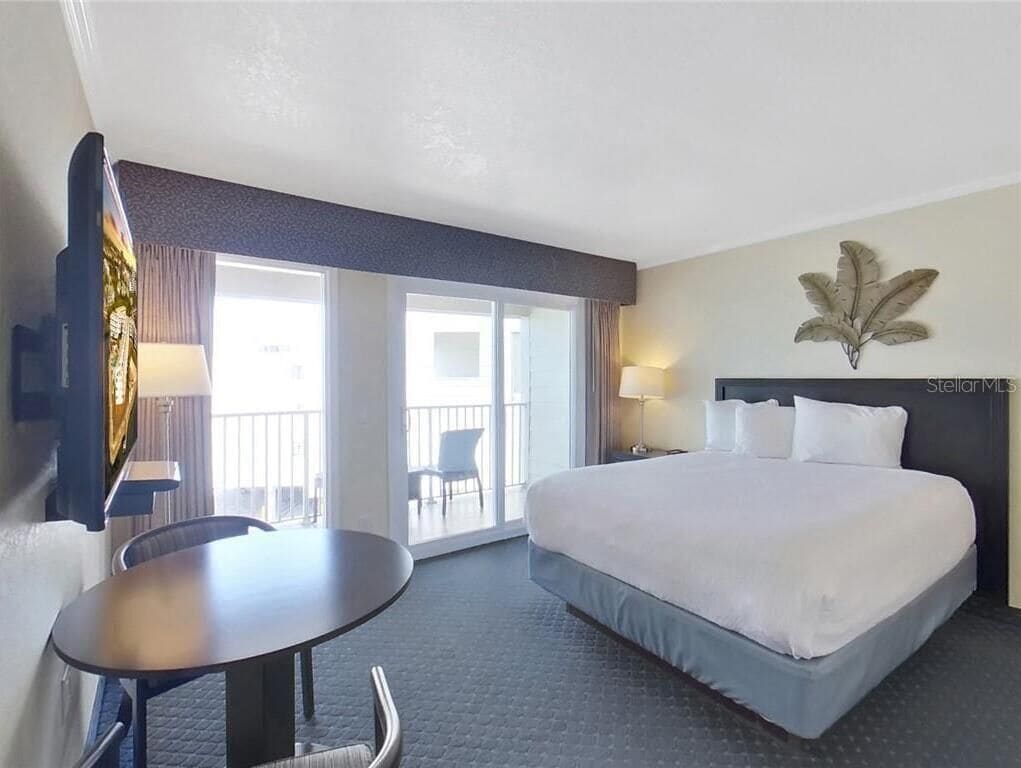 1 室のベッドルーム、デスク、アイロン / アイロン台、旅行用ベビーベッド