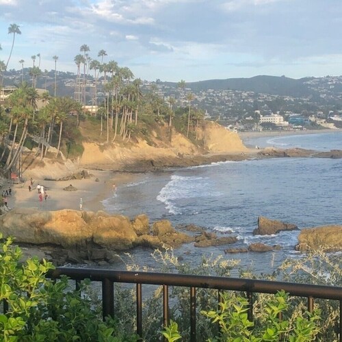 LOVELY DESIGNER COTTAGE!   3 MIN WALK TO THE BEACH AND HEISLER PARK!