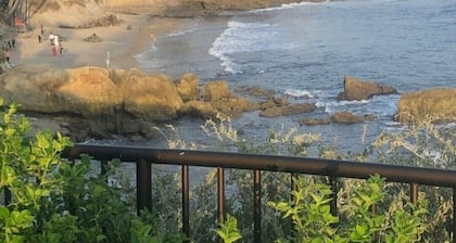 LOVELY DESIGNER COTTAGE! 3 MIN WALK TO THE BEACH AND HEISLER PARK!