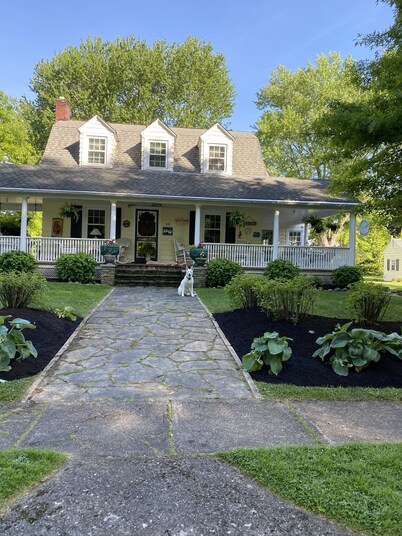 Charming Lakeside cottage , will sleep 10