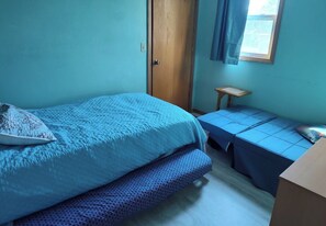 4 bedrooms, iron/ironing board, free WiFi, bed sheets - Peaceful retreat for all seasons' (Beaver Dam)