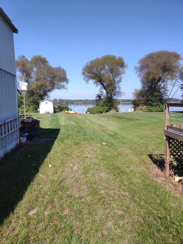 المنطقة المحيطة بالمنشأة