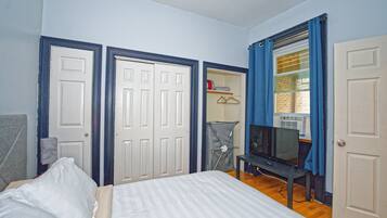 2 Schlafzimmer, Schreibtisch, BĂŒgeleisen/BĂŒgelbrett, kostenloses WLAN