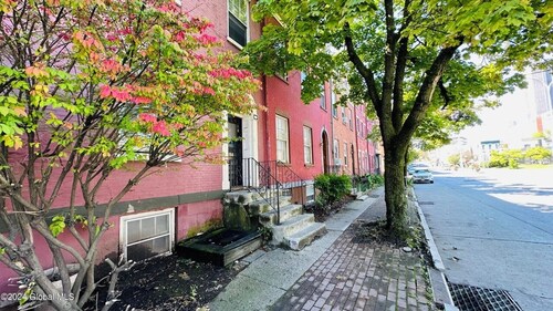 ✨Historic Full Amenities 2BR Apt @ Downtown Albany